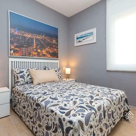 S12 - Beach Front Apartment --Free Wifi- Салоу Екстер'єр фото