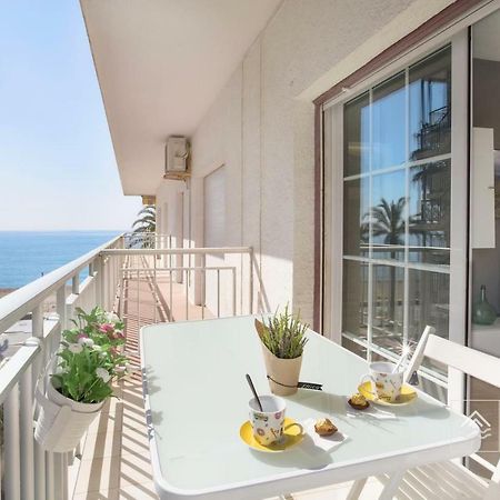 S12 - Beach Front Apartment --Free Wifi- Салоу Екстер'єр фото