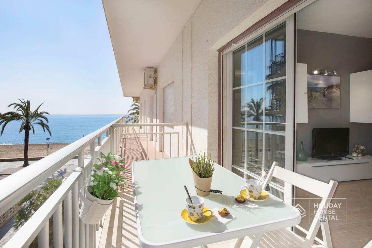 S12 - Beach Front Apartment --Free Wifi- Салоу Екстер'єр фото